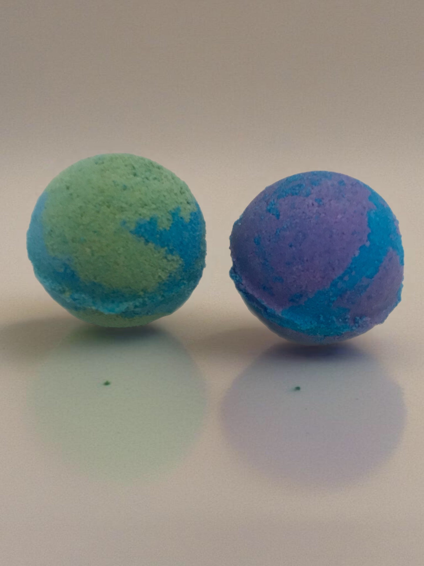 3 x therapy scented moisturising bath bombs